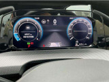 Digital Cockpit Proナビゲーションのマップをメーター全面に拡大表示できます。お好みのグラフィックにカスタマイズできます。