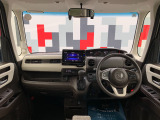 インパネ全体:視界が開けて前が見やすい設計です!安全に運転できます!