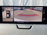 狭い場所での駐車やすれ違いなどでより的確な運転操作に役立つ360&deg;ビューモニターが装備されています。