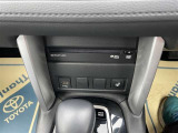 DVD/CDプレイヤーやUSBポート/ステアリングヒーターを備えてます。