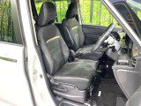 運転席まわりには十分なスペースがあり、大柄な方でもゆったり運転していただける環境です。