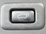 【パワーバックドア】スマートキーや運転席のボタンを押すだけでリアゲートが自動で開閉します!荷物を持っている時や、高い位置にあるバックドアを閉める際に便利な機能です♪