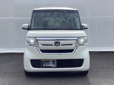LEDヘッドライトを装備しています。LEDヘッドライトはとても明るく、雨の日や夜間走行も安全・安心です。オートライトコントロール付きで周囲の明るさに応じて自動で点灯・消灯します