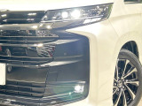 【LEDヘッドライト】悪天候や夜間走行時も良好な視界を確保し安心して運転できる高輝度LEDヘッドライトを装備!点灯速度が早く、消費電力も抑えられています。