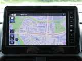 純正メモリーナビ〈MM223D-L〉装備しております! 9インチワイドの大型モニターです!