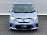 ディスチャージヘッドライト【HID】を装備していますのでとても明るく、夜間の走行や雨の日も安全・安心です。オートライトコントロール付きで周囲の明るさに応じて自動で点灯・消灯します。
