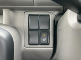 【シートヒーター】運転席にはシートヒーターを装備♪寒い冬にはシートをじんわり温めてくれてドライブも快適ですよ◎エアコンの暖房より早く温まってくれるので重宝しますよ◎