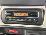 【オートエアコン】一度お好みの温度に設定すれば、車内の温度を検知し風量や温度を自動で調整。暑い&hellip;寒い&hellip;と何度もスイッチ操作をする必要はありません。快適な車内空間には必須の機能ですね♪