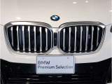 BMW代表的な特徴のキドニーグリル。BMWのすべてのモデルに採用され、BMWらしさを強調しております。
