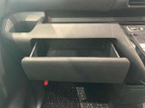 薄型のティッシュBOXなどが収納出来ます。小物入れとしても使えるので便利です。