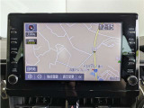 純正ナビを装備。タッチパネル式で使いやすく、お出かけもラクラクです。