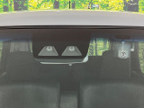 【スマートアシスト】走行中に前方の車両等を認識し、衝突しそうな時は警報とブレーキで衝突回避と被害軽減をアシスト。より安全にドライブをお楽しみいただけます。