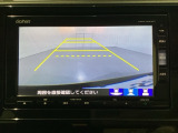バックでの車庫入れも安心です! リアカメラが付いているバックモニター付のナビを装備しております。操作線もついており距離感も画面から確認できます。