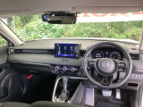 ご覧のように、視界が広く運転しやすいように設計されています。また、デュアルフルオートエアコンで快適です。