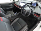 シンプルで使いやすいデザインの運転席です。