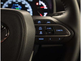 ステアリングスイッチではクルーズコントロール操作が可能です。運転中のご利用は十分にご注意ください。