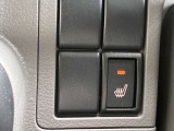 寒い日には嬉しい、シートヒーターが運転席についています