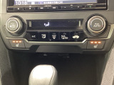 運転席と助手席にはシートヒーターが付いています☆寒い時期に腰周りを温めてくれるので体全体が温まりやすいのは勿論、暖房と違い顔に風が当たらないので、乾燥肌やドライアイの方でも大丈夫☆