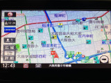 ダイハツ純正ナビゲーションを装備しています☆TVは画像がきれいなフルセグになっていてスマホに入っている音楽もBluetoothで繋いで楽しんでいただけます☆