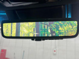 【デジタルインナーミラー】後席の大きな荷物や同乗者で後方が確認しづらい時でも安心!カメラが撮影した車両後方の映像をルームミラー内に表示。クリアな視界で状況の確認が可能です!