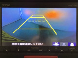 バックでの車庫入れも安心です! リアカメラが付いているバックモニター付のナビを装備しております。操作線もついており距離感も画面から確認できます。