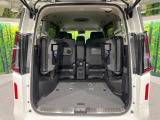 普段のお買い物や通勤、送迎等に十分な荷室スペースを確保しております。セカンドシートを倒すと、大きな荷物の積載も可能です♪