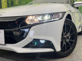 【LEDヘッドライト】悪天候や夜間走行時も良好な視界を確保し安心して運転できる高輝度LEDヘッドライトを装備!点灯速度が早く、消費電力も抑えられています。