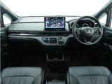 ◆視界広々で非常に運転しやすくロングドライブでも疲れを感じさせないすっきりとまとまったインパネ周りです。