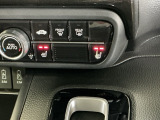 運転席/助手席シートヒーターで寒い日もすぐに温かくなり快適に過ごせます。2段階の温度調整が可能です