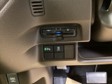 ビルトインタイプの【ETC】で見た目もスッキリ。高速道路の利用にとても便利です。【パーキングセンサー】駐車や出庫時にクルマの前後の障害を検知し、音とディスプレイでお知らせします。