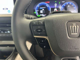 運転中、オーディオの操作をしてて、ハッとしたことはありませんか?ステアリングスイッチは、運転中でもハンドルでオーディオの操作が可能です。安全なドライブをサポートします。
