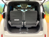 普段のお買い物や通勤、送迎等に十分な荷室スペースを確保しております。セカンドシートを倒すと、大きな荷物の積載も可能です♪
