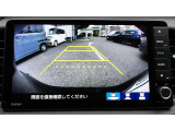 シフトレバーをリバース(バック)に入れるとナビ画面に自動でリアビューが映し出されます。運転が苦手な方、狭い車庫入れ等をサポートさせていただきます☆