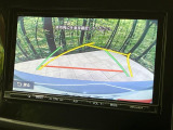 【バックカメラ】駐車時に後方がリアルタイム映像で確認できます。大型商業施設や立体駐車場での駐車時や、夜間のバック時に大活躍!運転スキルに関わらず、今や必須となった装備のひとつです!