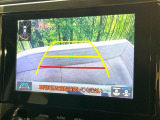 【バックカメラ】駐車時に後方がリアルタイム映像で確認できます。大型商業施設や立体駐車場での駐車時や、夜間のバック時に大活躍!運転スキルに関わらず、今や必須となった装備のひとつです!