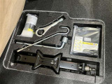 【パンク修理キット剤】こちらのお車にはパンク修理キット剤ついております♪