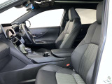 高いホールド性で運転姿勢が安定します。長距離ドライブでも疲れにくいのが魅力です。快適なドライビングライフをお送りください♪