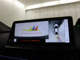 車体の前後左右に設置されたカメラにより、リアルタイムで安全確認ができるところが大きな魅力。十字路や駐車場、狭い路地での走行など、死角ができやすい場面で力を発揮します。