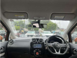 視界広々で運転しやすいインパネ