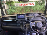 フロントガラスが大きく、ワイドな視界で運転もしやすくなるように、設計されています。