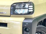 【LEDヘッドライト】悪天候や夜間走行時も良好な視界を確保し安心して運転できる高輝度LEDヘッドライトを装備!点灯速度が早く、消費電力も抑えられています。