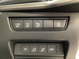 各種機能の切替スイッチは運転席パネル下に集約されています。任意で切り替え可能なため状況に合わせてお使いください。