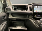 収納スペースもたくさん有ります☆車検証や小物類などすっきり収納♪