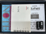 スマートキーは鍵をバッグに入れたままでもドアロックの開閉やエンジンのON・OFFができます。夜間や雨の日も鍵を探さなくて良いので便利です。