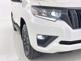 フォグランプ装着車です。暗い夜道の車両前方を明るく照らします