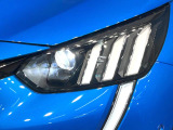 ●LEDヘッドライト:夜間走行時も良好な視界を確保し安心して運転できる高輝度LEDヘッドライトを装備!点灯速度が早く、消費電力も抑えられています。