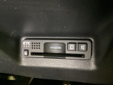 ETCがついています。高速道路の料金所の通過も楽々です。 カードの取り出しもしやすい場所についています。