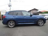 新車登録から7年目まで、最長4年間の走行距離無制限保証をご用意。ご購入後も安心が長く続きます。