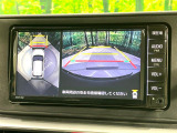 【パノラミックビューモニター】専用のカメラにより、上から見下ろしたような視点で360度クルマの周囲を確認することができます☆死角部分も確認しやすく、狭い場所での切り返しや駐車もスムーズに行えます。