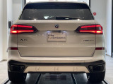 安心のBMW認定中古車は100項目の箇所を徹底的にチェック致します。機械的な箇所や電気系、コンピューターなどをご納車前に点検し、交換基準に達した部品は全て新品に修理返品した後にご納車致します。